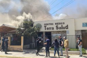 Voraz incendio afecta tres inmuebles en Illapel